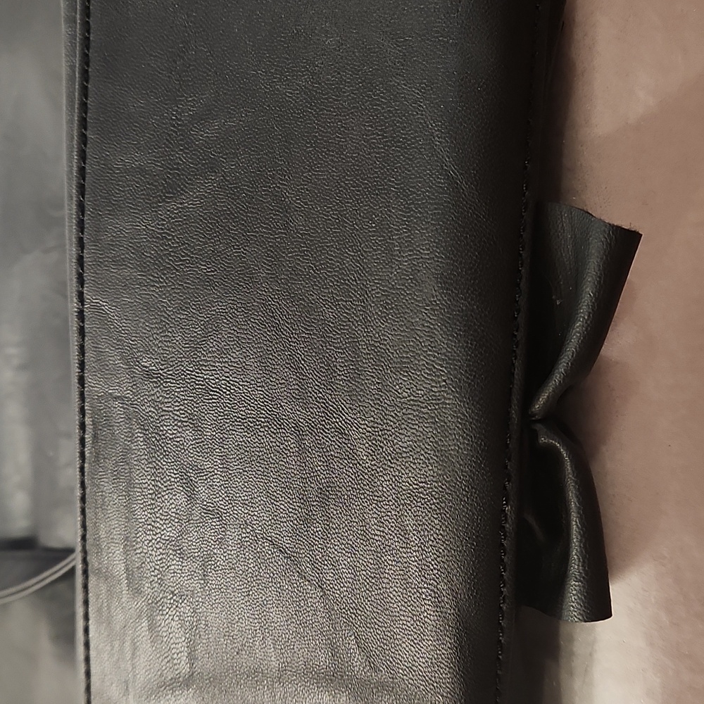 ATTENTION Elegant Black Ruffled Tote Bag SOFT LEATHER CLEARANCE - Picture 9 of 10